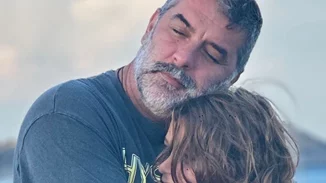 Καλλιτεχνική φύση | Ο γιος του Βασίλη Μπισμπίκη, Μιχάλης, σε ρεσιτάλ πιάνου