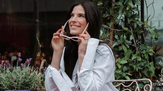 Η Χριστίνα Μπόμπα ντύθηκε νύφη ξανά και περπάτησε στην πασαρέλα πιο εντυπωσιακή από ποτέ