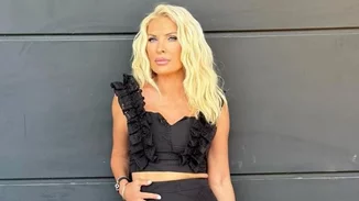 3 φορές που η Ελένη Μενεγάκη είχε τα πιο καλοκαιρινά χτενίσματα