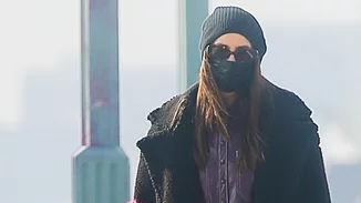 H Irina Shayk φόρεσε το πιο στιλάτο overshirt από τo Mango που κοστίζει λιγότερο από 40 ευρώ