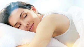 5 ενεργά συστατικά που θα μεταμορφώσουν την επιδερμίδα σου όσο κοιμάσαι