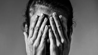 Πανικός στην Κρήτη | 13χρονη έκοψε τις φλέβες της σε παιδική χαρά - Γονείς με τα παιδιά τους φώναζαν βοήθεια