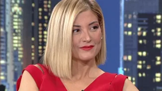 Ράνια Τζίμα | "Δεν έχω καλή σχέση με τον καθρέφτη μου, δεν μου αρέσω καθόλου..."