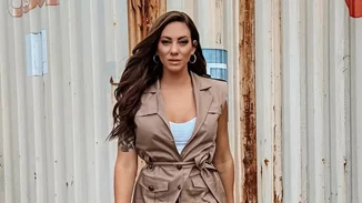 Η Ευρυδίκη Βαλαβάνη με dark cherry nails, τη μεγαλύτερη τάση νυχιών της σεζόν