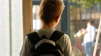 Βόλος | Αγριο μπούλινγκ σε 13χρονο αγόρι από συμμαθητές του - Του κατέβασαν το παντελόνι και το εσώρουχο στο σχολείο