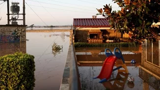 Θεσσαλία | Πλημμυρισμένα χωριά, κλειστοί δρόμοι και η Εθνική Οδός
