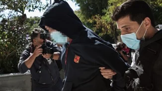 Κολωνός | "Θέλω να συμπαρασταθώ στα παιδιά μου", λέει η μητέρα της 12χρονης - "Μαμά σ' αγαπάμε, κάνε κουράγιο…", φώναζαν τα παιδιά