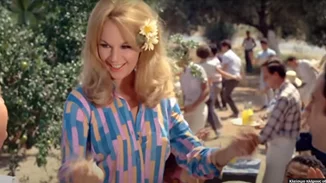 Η Αλίκη Βιουγιουκλάκη με κοντά μαλλιά - Το σπάνιο κλικ με τον Τρύφωνα Σαμαρά 30 χρόνια πριν