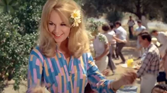 "Η Αλίκη Βουγιουκλάκη άνοιξε το κιμονό και μου έδειξε το στήθος της"