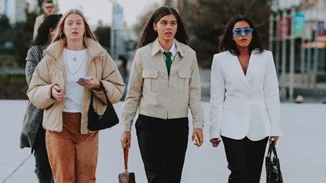 Τα κομμάτια-κλειδιά που επιλέγουν οι διάσημες Influencers όταν έχει κρύο