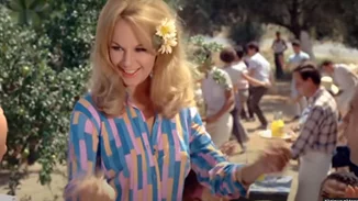 H Αλίκη Βουγιουκλάκη ποζάρει με μπικίνι και καλοσχηματισμένους κοιλιακούς