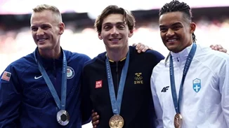 Mondo Duplantis | Οι διακοπές του χρυσού Ολυμπιονίκη στη Σαντορίνη