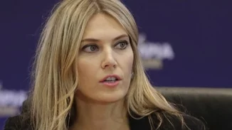 Όταν η Εύα Καϊλή πόζαρε πριν από 17 ολόκληρα χρόνια με τον Σάκη Ρουβά και τον Ηλία Ψινάκη