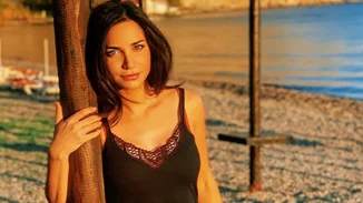 Η Κατερίνα Γερονικολού φοράει το μπικίνι της και ποζάρει πιο ενθουσιασμένη από ποτέ με αφορμή το πρώτο της μπάνιο στη θάλασσα