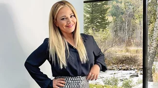 Στο δερματολόγο η Νάνσυ Ζαμπέτογλου | Η θεραπεία που κάνει την επιδερμίδα της να λάμπει