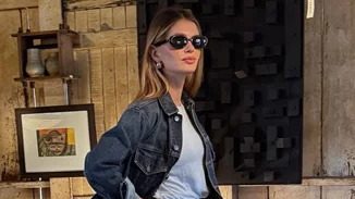 Η Αμαλία Κωστοπούλου με το χρώμα νυχιών που είναι μεγαλύτερη τάση από το μπορντό