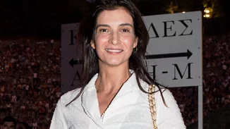 Το απόλυτο κορμί | Η Αντιγόνη Κουλουκάκου ποζάρει με ολόσωμο μαγιό στον καθρέφτη του σπιτιού της δείχνοντας πιο καλλίγραμμη από ποτέ