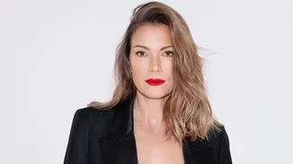 Η Βίκυ Καγιά με το χρώμα μανικιούρ που είναι μεγαλύτερη τάση από το μπορντό