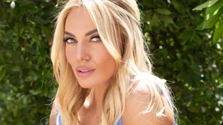 Η Ιωάννα Μαλέσκου έντυσε την κόρη της με τα πιο χαριτωμένα ροζ ρούχα και φωτογραφήθηκε μαζί της δείχνοντας πιο ευτυχισμένη από ποτέ