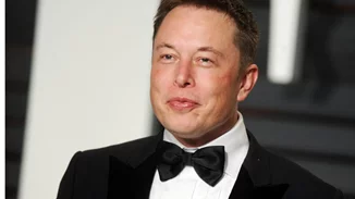 Στη Σαντορίνη η μητέρα του Elon Musk υπό δρακόντεια μέτρα ασφαλείας - Διεθνούς φήμης μοντέλο και διδάκτωρ διαιτολογίας