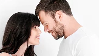 Ηλέκτρα Αστέρη - Ευτύχης Μπλέτσας | Η φωτογραφία μπροστά από το στολισμένο δέντρο μαζί με τις κόρες τους