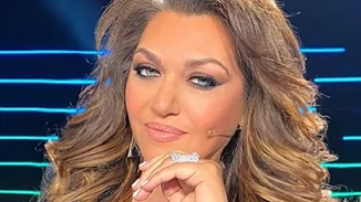 Καίτη Γαρμπή | Ποζάρει αγκαλιά με τον γιο και τον σύζυγό της σε ένα σπάνιο οικογενειακό στιγμιότυπο