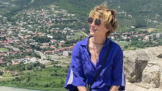 "Η δική μου, υπέροχη πραγματικότητα..." | Η Ευδοκία Ρουμελιώτη παίζει παιχνίδια στην πισίνα με τον 8χρονο γιο της και γίνεται ξανά παιδί