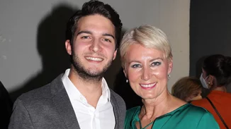 Νατάσα Παζαΐτη | H chic εμφάνιση στο Ηρώδειο στο πλευρό του 20χρονου γιου της, Αλέξανδρου Καραμανλή