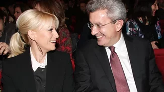 Νίκος Χατζηνικολάου - Κρίστη Τσολακάκη | Η σπάνια εμφάνιση με τα τρία τους παιδιά