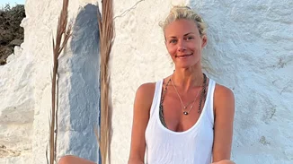 Στην παραλία, δίχως ίχνος μακιγιάζ | Έτσι γιόρτασε τα φετινά της γενέθλια η Ζέτα Μακρυπούλια