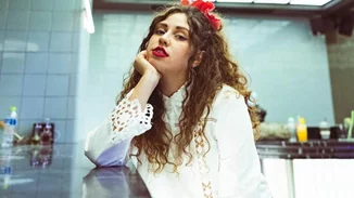 Νεφέλη Μεγκ | "Όσο πιο κακό είναι το σχόλιο, τόσο πιο πολύ γελάω"