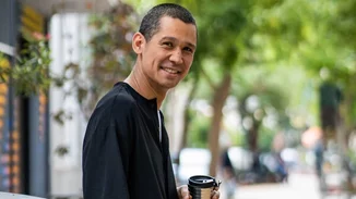 Σωτήρης Κοντιζάς | Η γνωριμία με την σύζυγό του και ο σερβιτόρος που τον γούσταρε