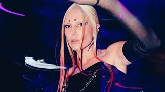 Τάμτα | "Τα γαρύφαλλα που πετάνε στα μπουζούκια, στην Γεωργία χρησιμοποιούνται στις κηδείες"