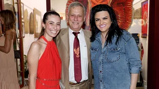 Φόρεσε το τζιν πουκάμισο σαν φόρεμα | Το ανατρεπτικό λουκ της Δήμητρας Κατσαφάδου