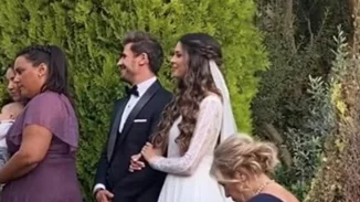 Γάμος Άκη Πετρετζίκη | Το νεραϊδένιο νυφικό, το μενού της δεξίωσης και το ξέφρενο πάρτι