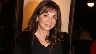 Αμαλία και Δανάη Κούστα | Οι κόρες του Γιάννη Κούστα και της Σοφίας Γιαννικοπούλου σε μία σπάνια βραδινή έξοδο με τη μητέρα τους- Τα καλοκαιρινά φορέματα που επέλεξαν