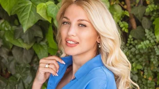 Η Κωνσταντίνα Σπυροπούλου ποζάρει με κατακόκκινο μπικίνι δείχνοντας πιο σέξι και καλλίγραμμη από ποτέ