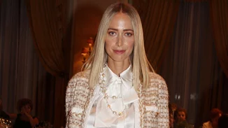 Μην αγοράσεις ανοιξιάτικο πανωφόρι πριν δεις την καπαρντίνα της Κατερίνας Ευαγγελινού