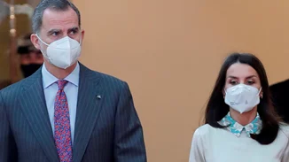 Η βασίλισσα Letizia φοράει ξανά ένα από τα πιο κομψά της σύνολα