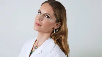 Ευγενία Νιάρχου | Οι μαγευτικές διακοπές στην Ελλάδα και η επίσκεψη στην Παναγία της Τήνου