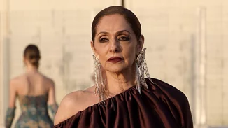 Μοντέλο ετών 56 | Η Βίκυ Κουλιανού ποζάρει με μπικίνι και εντυπωσιάζει με το καλλίγραμμο σώμα της