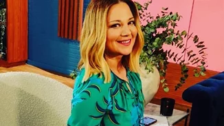 Η Νάνσυ Ζαμπέτογλου φοράει κολάν και τρέχει μαζί με την 9χρονη κόρη της, Σοφία Γαλακτερού, σε μαραθώνιο