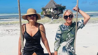 Ελένη Ράντου και Μαρία Μπακοδήμου | Το κοινό ταξίδι στη Ζανζιβάρη και οι υπέροχες φωτογραφίες τους - Κομψές και χαρούμενες στην πιο μαγευτική παραλία