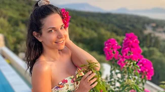 Κατερίνα Γερονικολού | H σπάνια φωτογραφία από τα παιδικά της χρόνια και η γλυκιά αγκαλιά στον μπαμπά της που έχει φύγει από τη ζωή