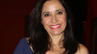 Σαν δυο σταγόνες νερό | Η Βάσω  Γουλιελμάκη φωτογραφίζεται με την 19χρονη κόρη της, Μαρήλια, και η ομοιότητα τους εντυπωσιάζει