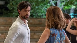 Celebrity News | Η φωτογραφία από τα γυρίσματα του "Σασμού", η "καυτή" Ιωάννα Μαλέσκου και ο γυμνός Αντίνοος Αλμπάνης