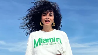 18 χρόνια πριν | Η Μαρία Σολωμού ποζάρει γυμνή έχοντας στην αγκαλιά της τον νεογέννητο γιο της