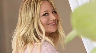 Shoe lover alert | Το καμαρίνι της Νάνσυς Ζαμπέτογλου είναι γεμάτο με ψηλοτάκουνα παπούτσια