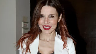 Δερμάτινη φούστα, αρβυλάκια και crop top | Η Ευρυδίκη με το σύζυγό της Μπομπ Κατσιώνη