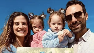 Η Χριστίνα Μπόμπα ετοίμασε μαζί με τις δίδυμες, Αριάνα και Φιλίππα, το πιο γλυκό πάρτι γενεθλίων στον Σάκη Τανιμανίδη